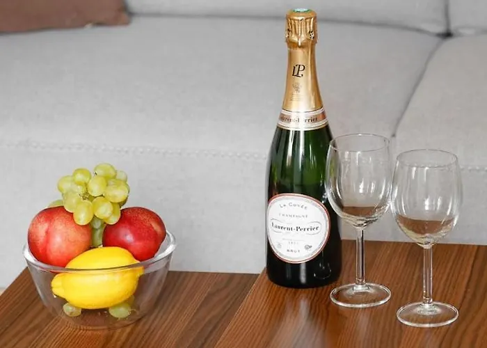 Byron Au Coeur Des Champs-elysees